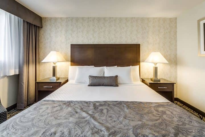 Room 32 of 70